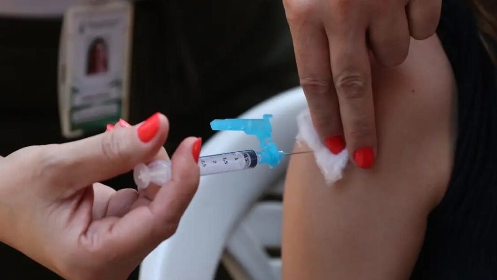 32,3-milhes-de-brasileiros-no-completaram-o-esquema-primrio-de-vacinao-contra-a-covid-19