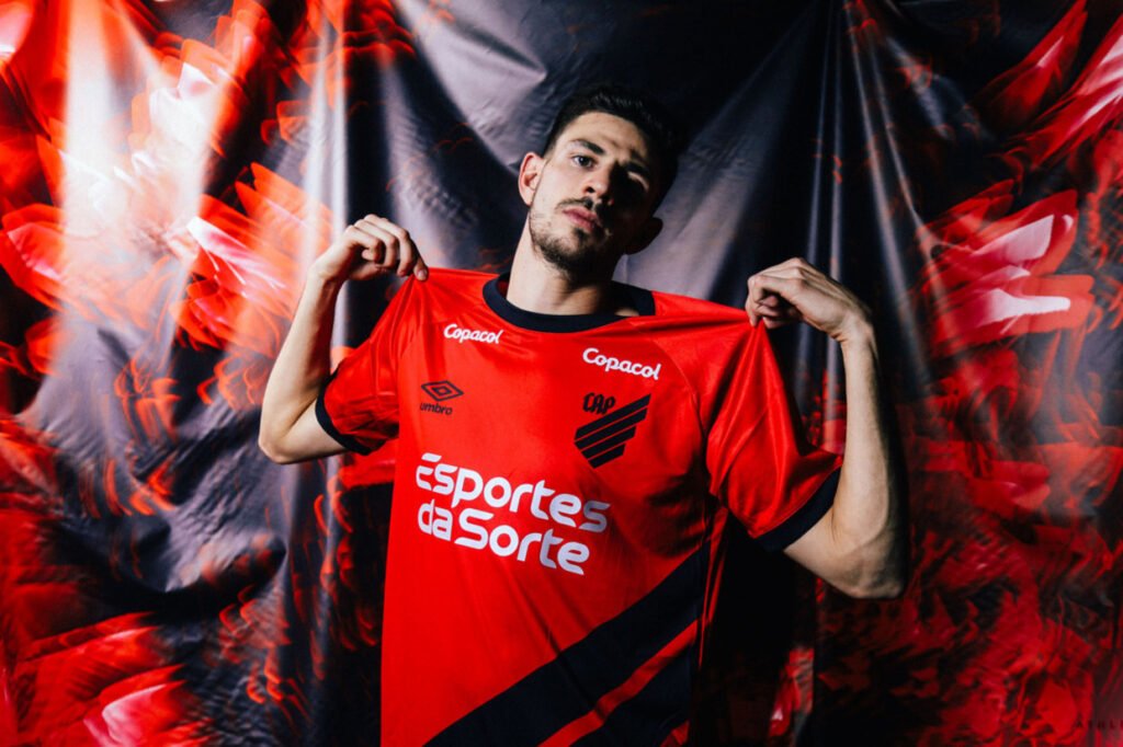 athletico-paranaense-anuncia-contratao-de-centroavante-argentino