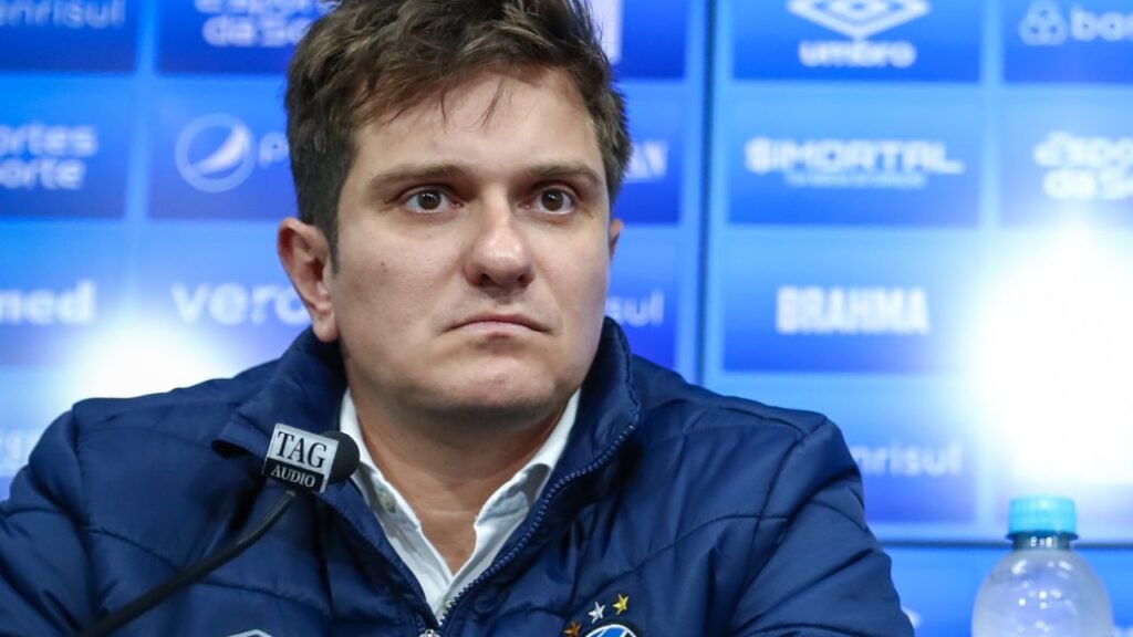 vice-de-futebol-do-grmio-se-cansa-e-dispara-contra-a-arbitragem