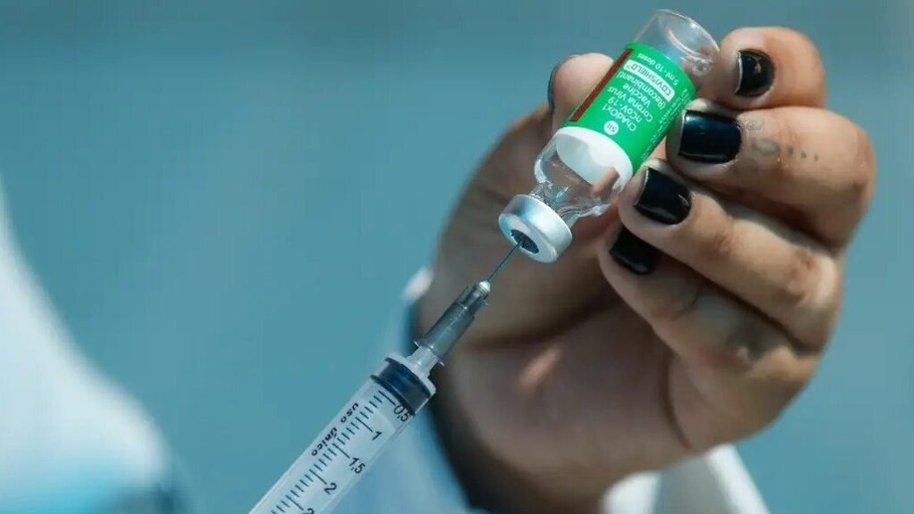 vacinao-de-covid-contra-variante-xbb-deve-comear-em-abril,-segundo-ministrio-da-sade