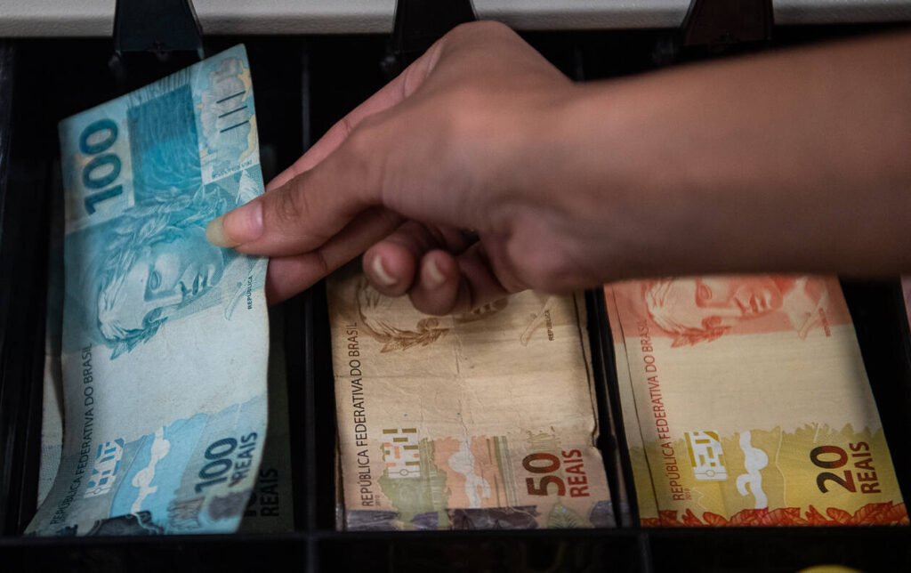 Dinheiro esquecido chega a quase R$ 8 bilhes no servio de devoluo do BC dinheiro-esquecido-chega-a-quase-r$-8-bilhes-no-servio-de-devoluo-do-bc