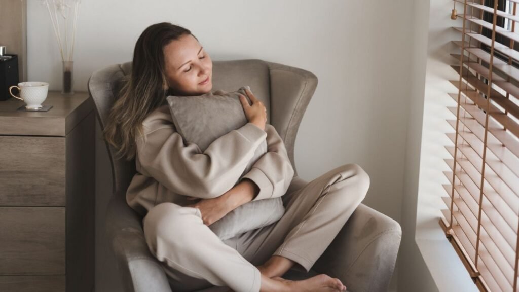 por-que-a-cincia-recomenda-trocar-de-roupa-ao-chegar-em-casa?