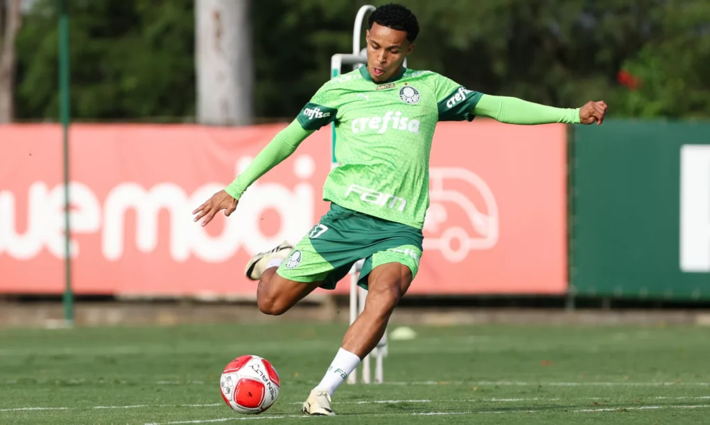 palmeiras-estreia-novo-uniforme-de-treinos-e-inicia-preparao-para-encarar-ponte-preta