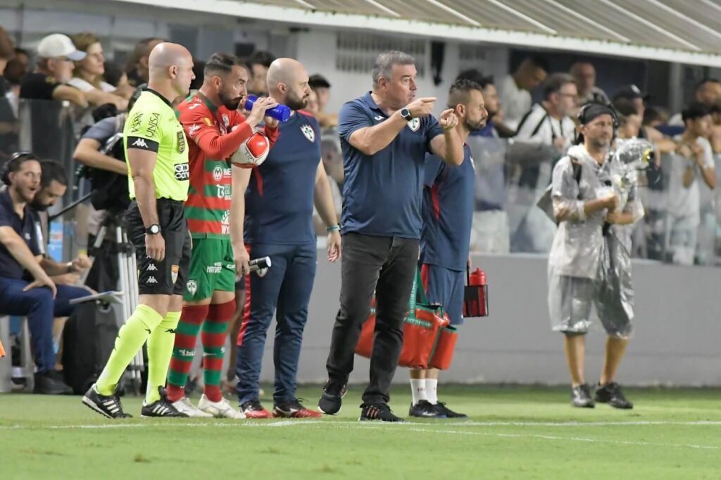 pintado-explica-victor-andrade-no-banco-e-exalta-elenco-da-lusa:-orgulho