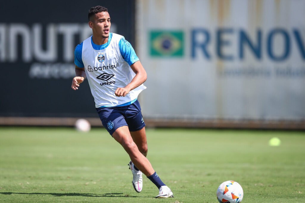 grmio-encaminha-ampliao-de-contrato-com-gustavo-martins