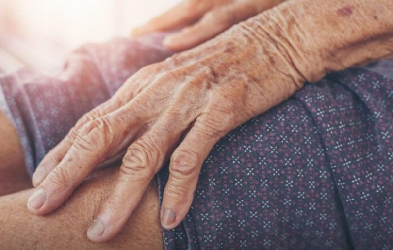 Idosa de 70 anos é agredida pela neta após repreensão sobre uniforme sujo em MT