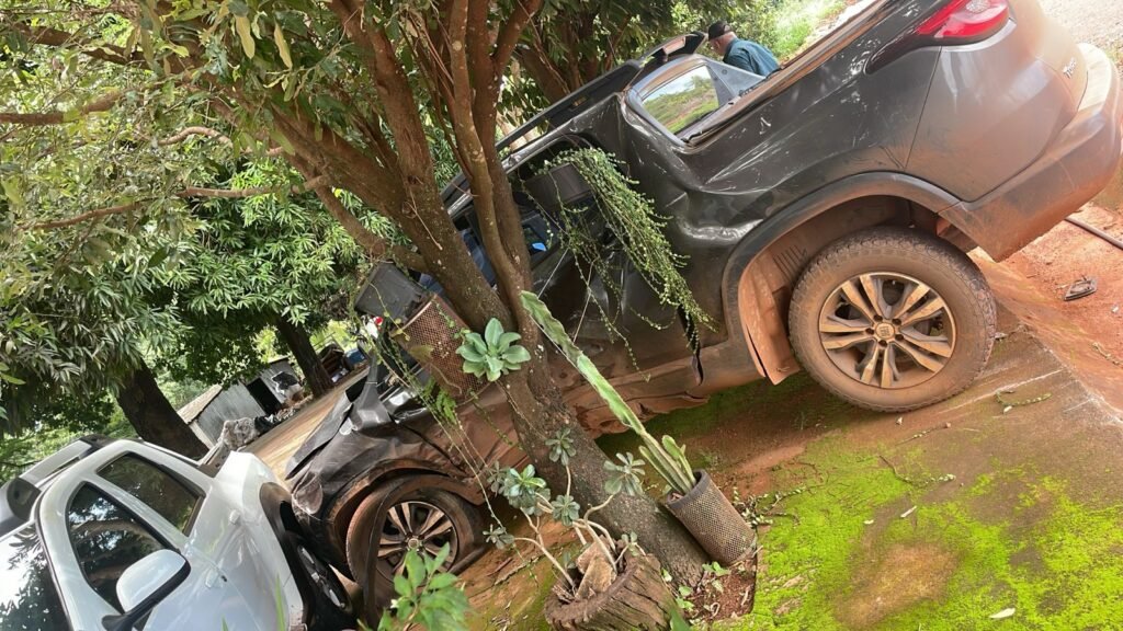 Canarana: Acidente na MT-020 deixa duas pessoas feridas entre Culuene e Garapu