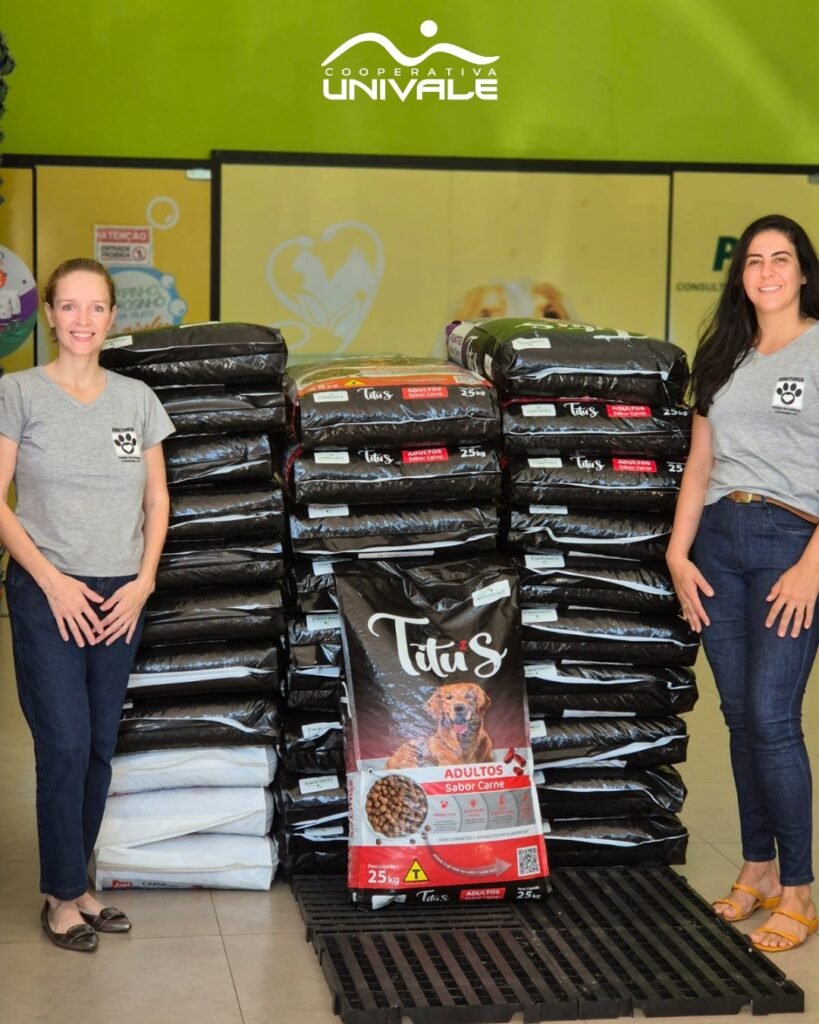 Cooperativa Univale doa 775 kg de ração para associação de proteção animal em Canarana