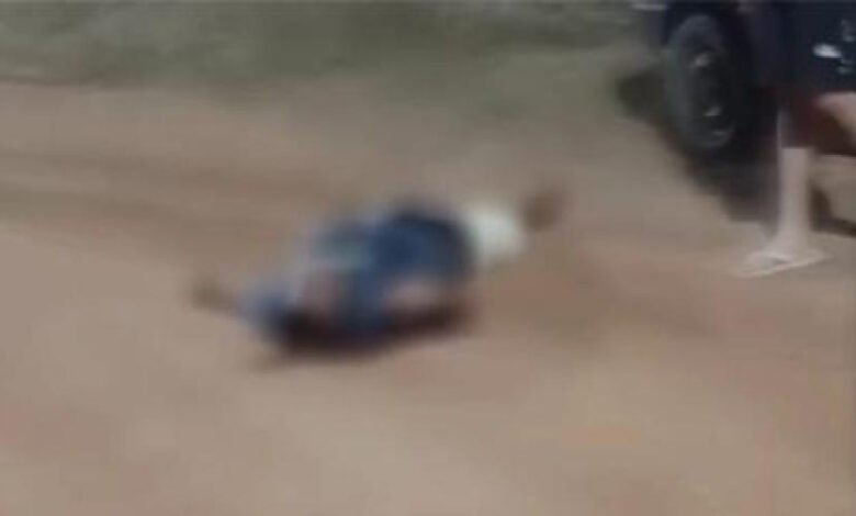 Jovem é morto a tiros por dupla em moto; outro homem também foi baleado