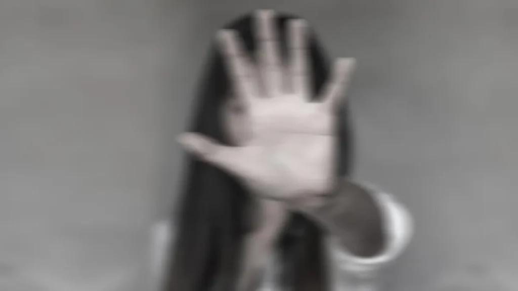 Homem é preso após agredir companheira e quebrar objetos dentro de residência em Água Boa